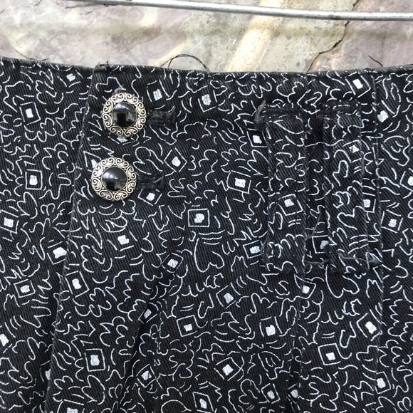 Vintage 80’s fun high waisted shorts - Picture 6 of 7